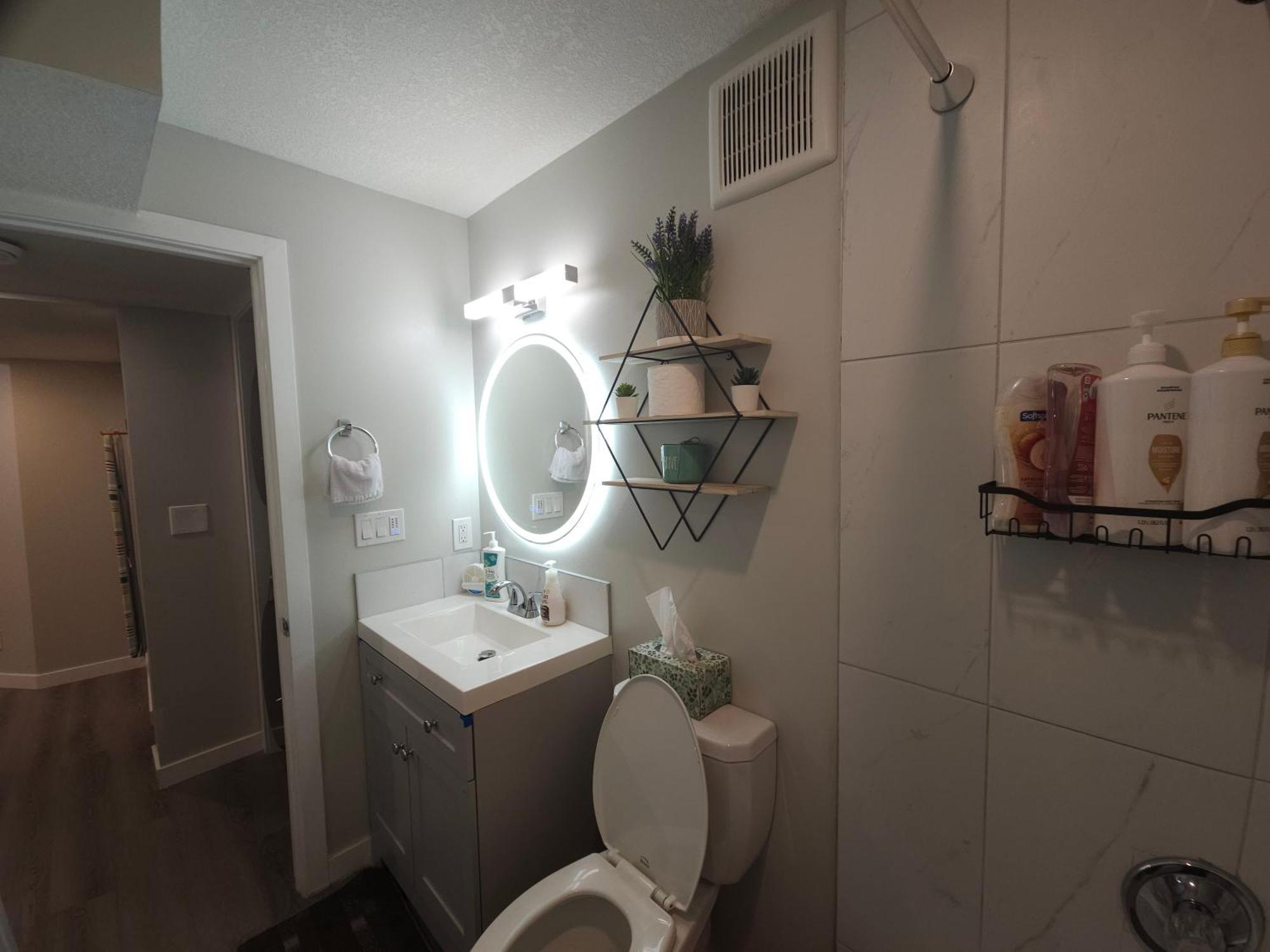 Cozy 2 Bedroom Suite, Queen Beds, Near The Airport Edmonton Exterior foto